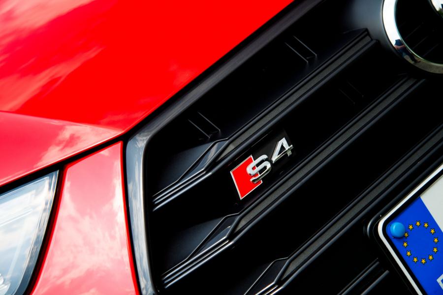Логотип Audi S4 Sedan (B9) 2016 года  (WW) (фото 5 из 40)